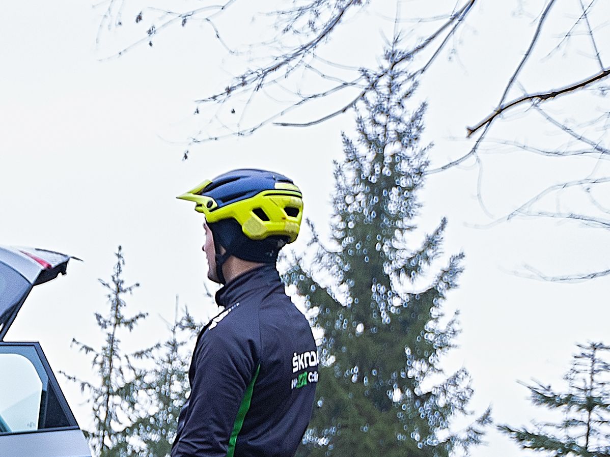 Škoda Kodiaq mit Fahrrad am Fahrrad-Dachträger