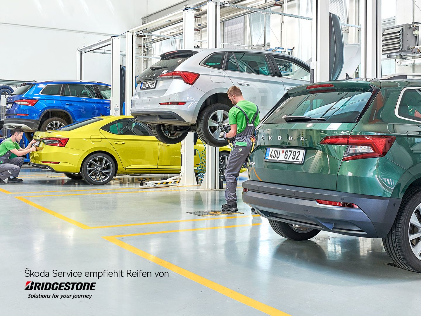 Verschieden Škoda Modelle in der Werkstatt