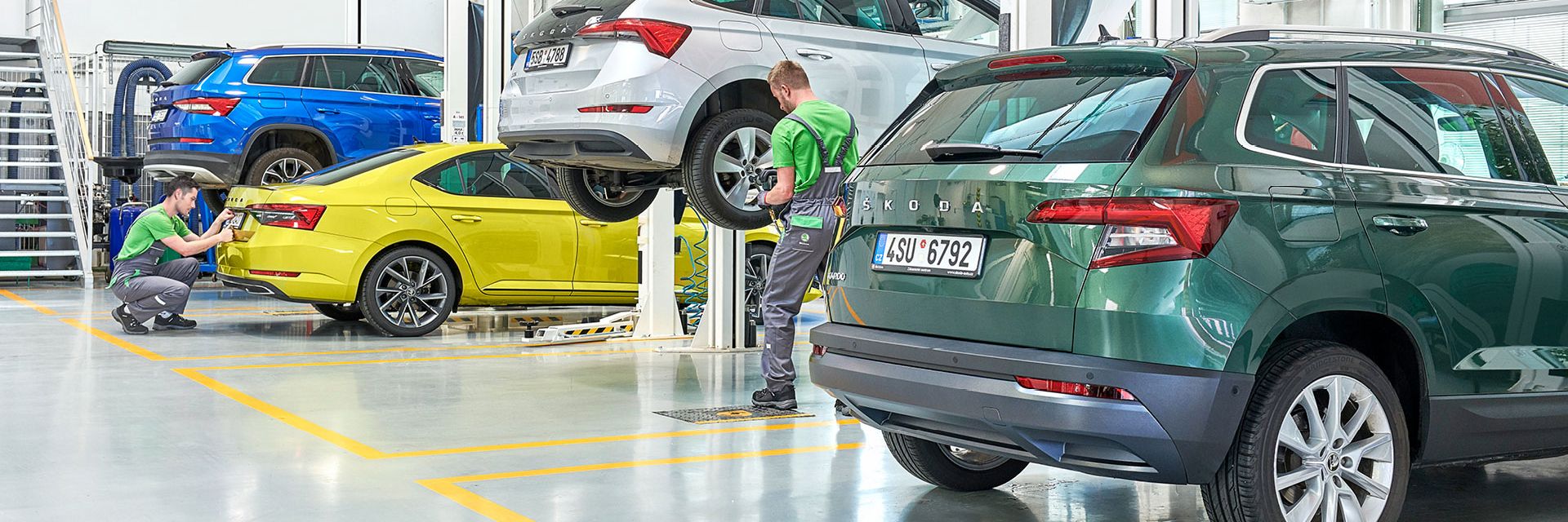 Verschieden Škoda Modelle in der Werkstatt