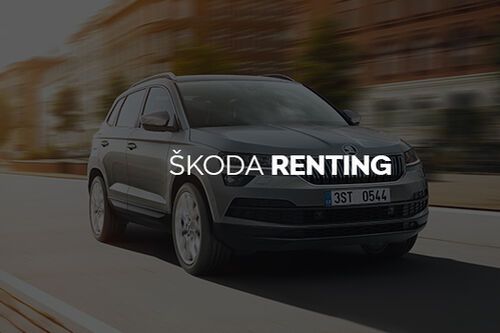 Imagem desvanecida de um Škoda em movimento com Škoda renting escrito por cima