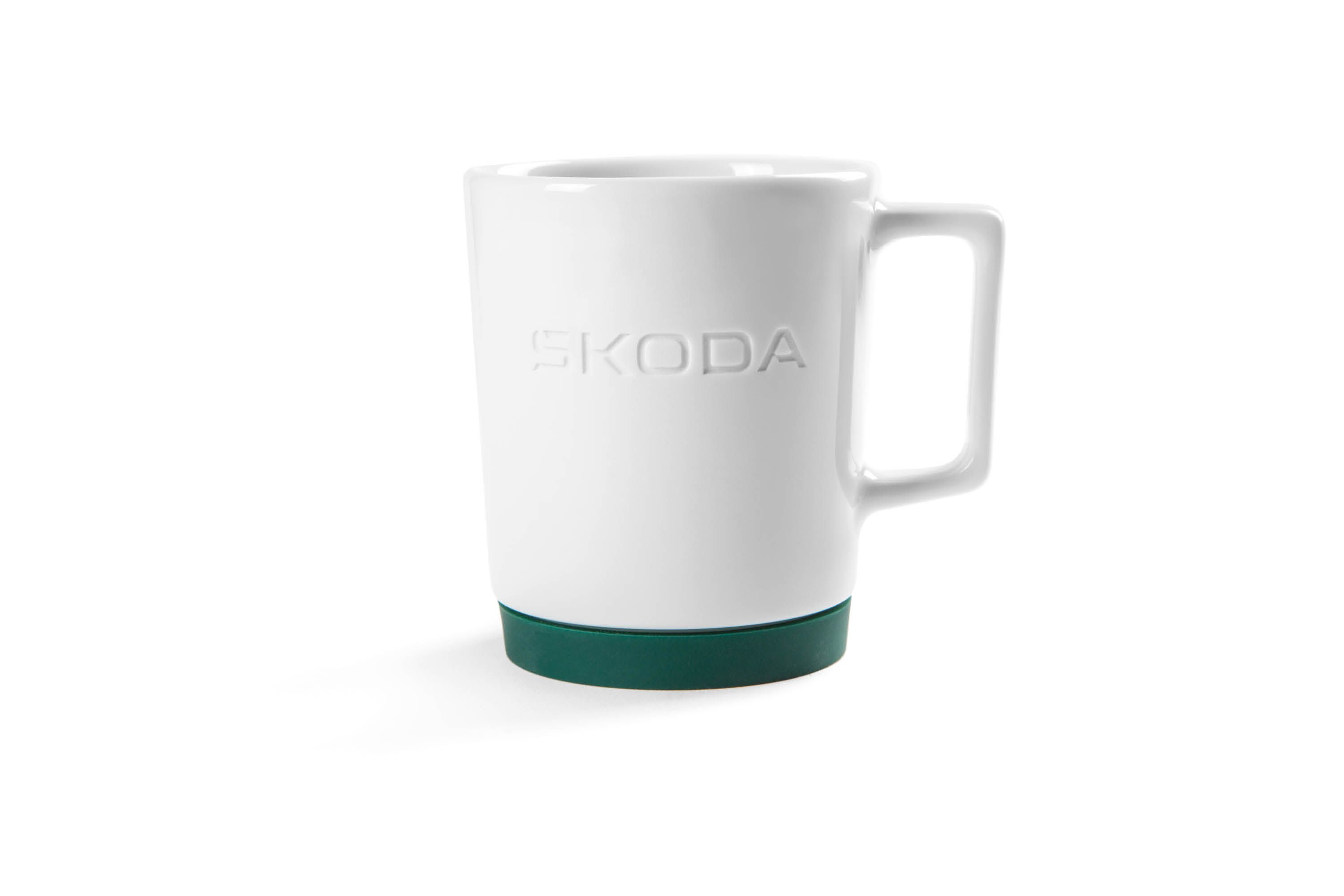 Eine weiße Tasse mit Škoda Logo