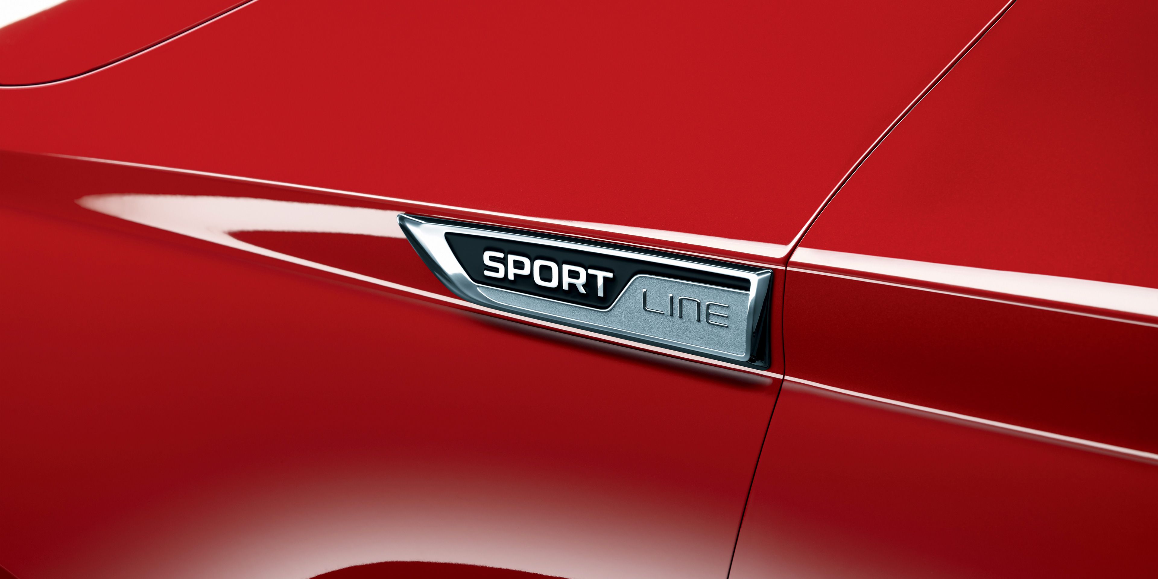 Emblema Sportline e Škoda Karoq Sportline