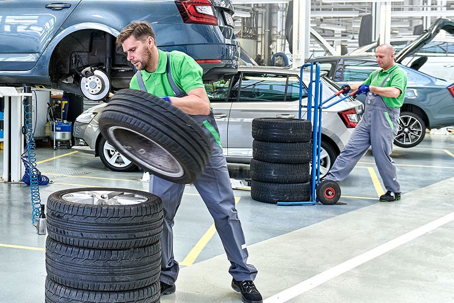 Eingelagerte Reifen in einem Škoda Betrieb