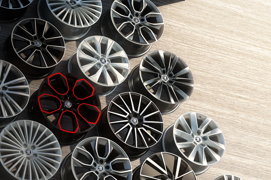 Verschiedene Škoda Leichtmetallfelgen liegen auf dem Boden